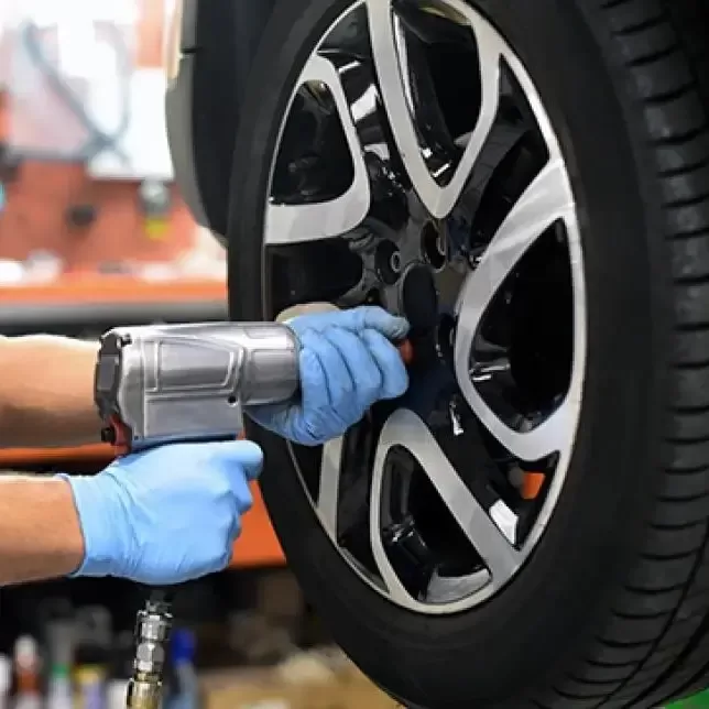 шиномонтаж для легковых автомобилей и микроавтобусов.