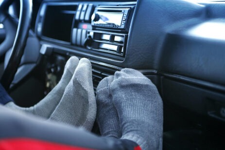 Почему из печки автомобиля VOLVO дует холодный воздух?