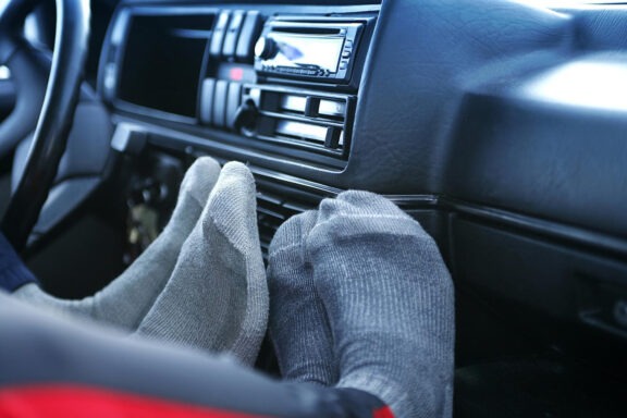 Почему из печки автомобиля VOLVO дует холодный воздух?