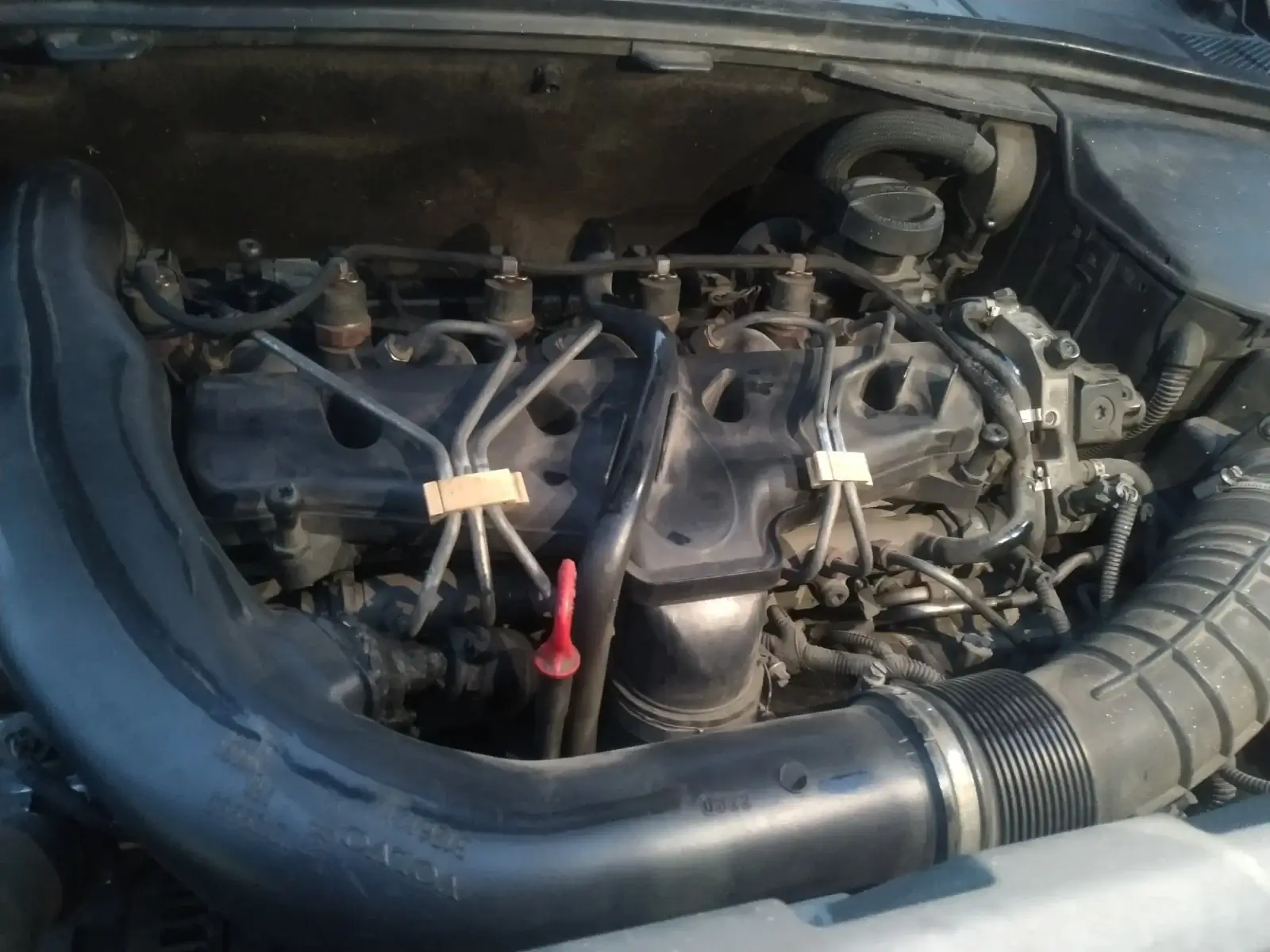 Потекла клапанная крышка авто VOLVO. Причины и последствия.